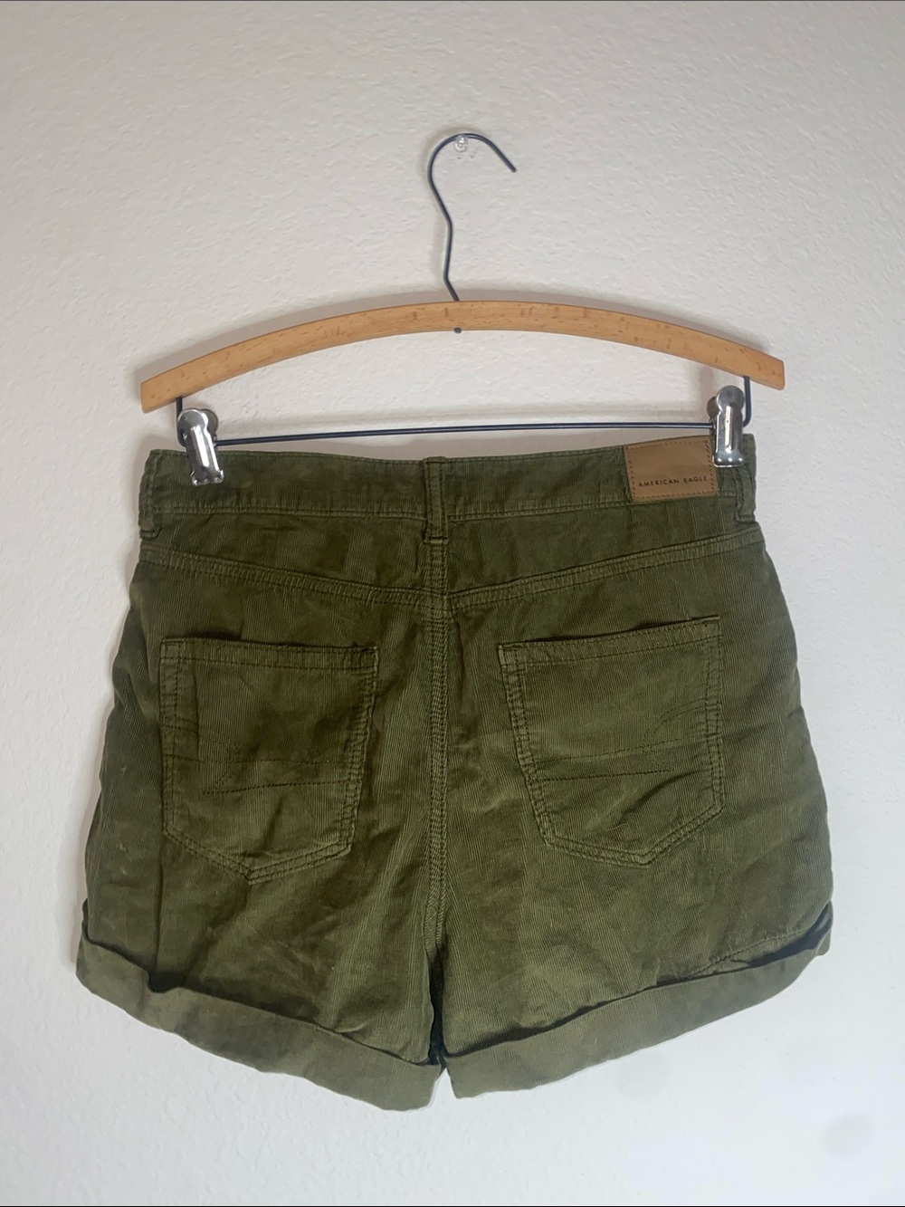 💋 Olive green American Eagle cuffed corduroy shorts with pleated front! - Picture 3 of 8